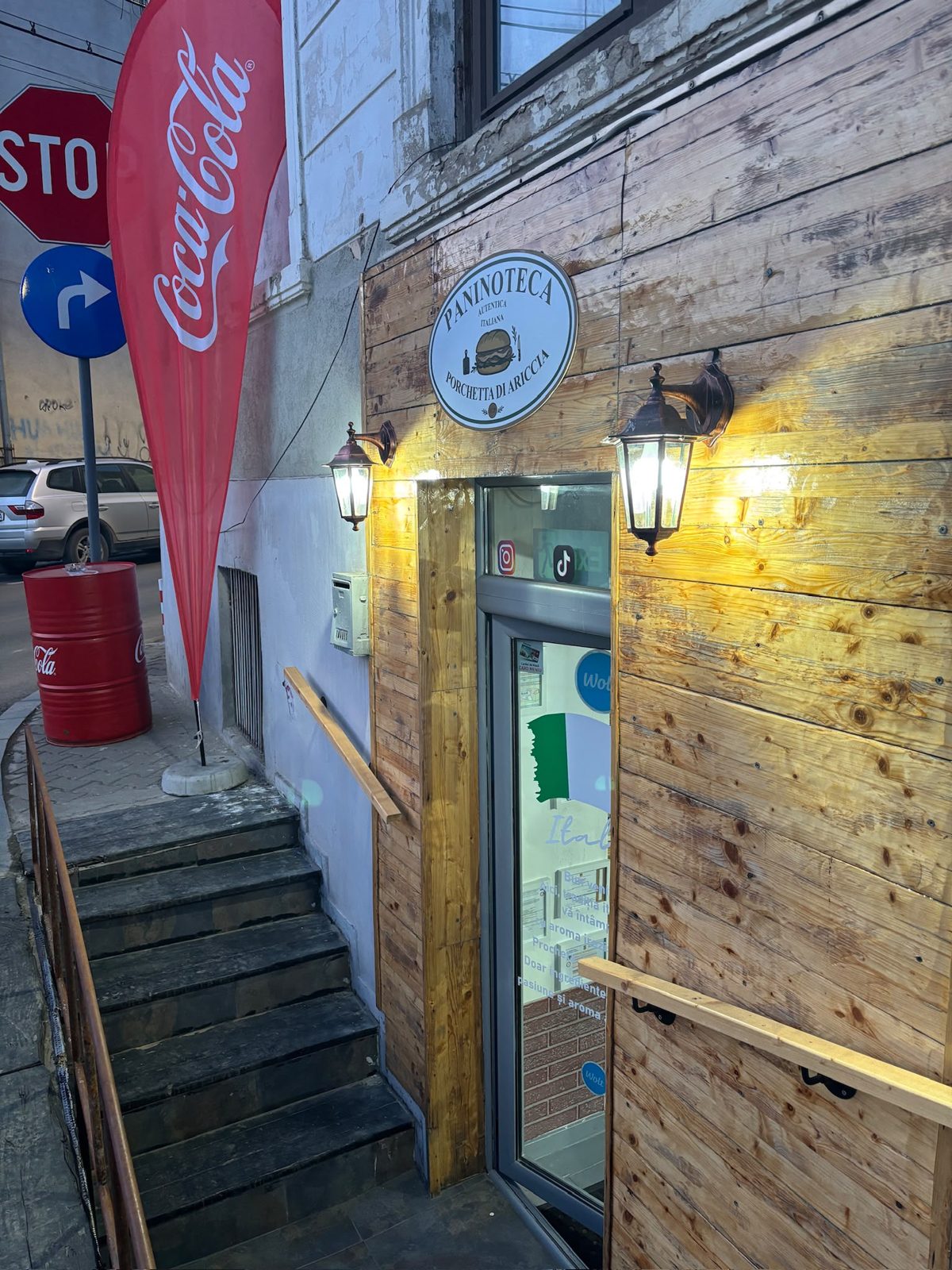 Intrarea în Paninoteca Autentica Italiana, Strada Vasile Stroescu, Iași